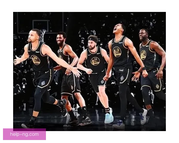 勇士队新赛季阵容曝光 追梦格林与库里携手打造强悍防守